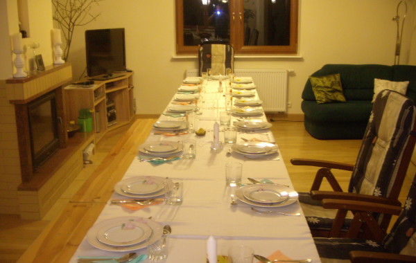 stół czeka na gości